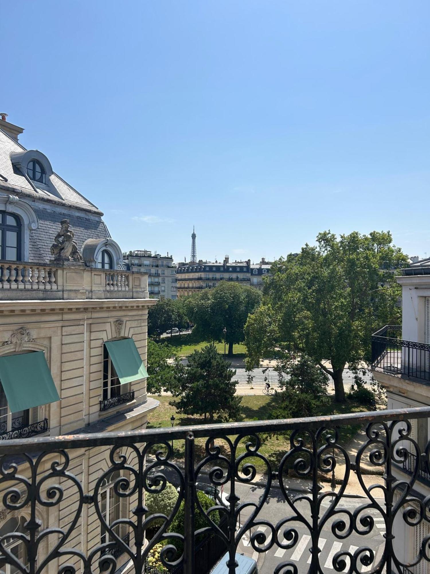 Vue Tour Eiffel Et 5 Minutes Des Champs-Elysees Appartement 2 Chambres Paris 16 Etoile Bagian luar foto